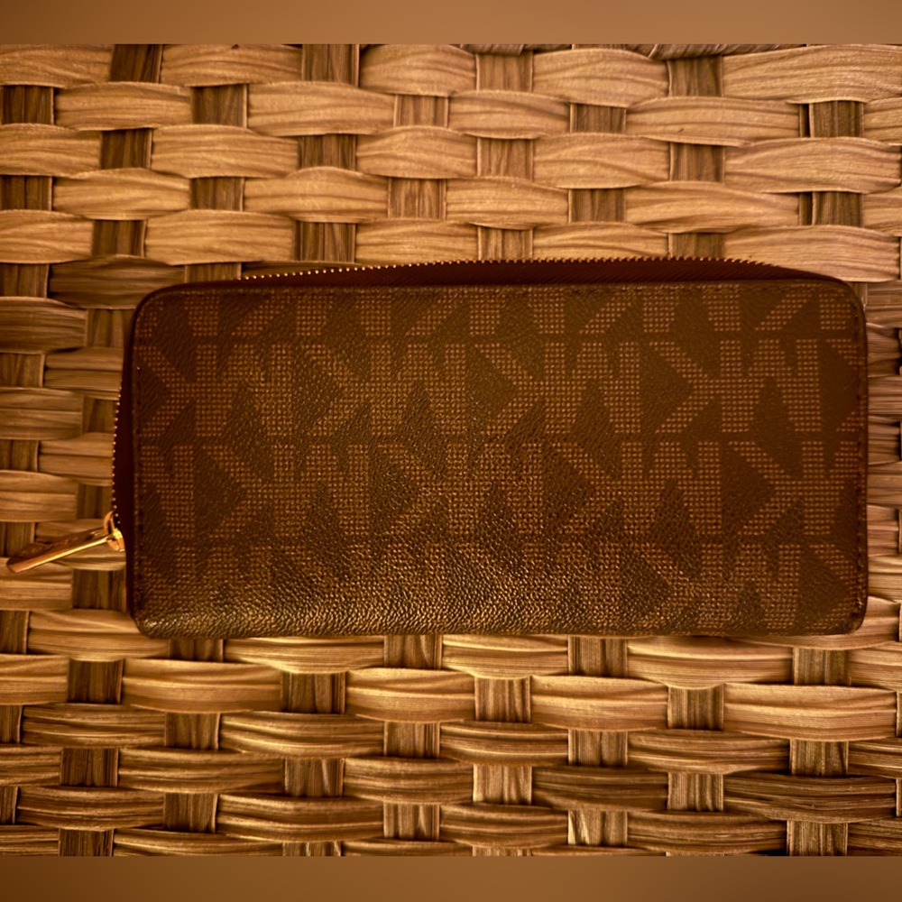 Michael Kors Jet Set Travel Continental Wallet Brown Logo Zip Around - Picture 14 of 14
